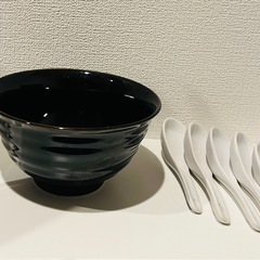 USED食器いろいろセット どんぶり1個、レンゲ5個、ガラスの鍋(蓋なし)、ガラス製の白い鍋(蓋あり) 差し上げますの画像