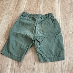 UNIQLOキッズハーフパンツ　カーキ120の画像