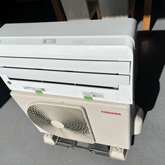 い出のひと時に、とびきりのおしゃれを！ 14畳用 東芝 TOSHIBA エアコン Used 2023年製 100V RAS-J401E1R エアコン