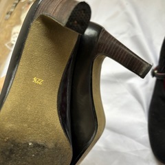最終値下げ。処分します【KENZO箱付き】黒レザー×赤インナーの個性派パンプス＆シンプル黒ヒール2足セットの画像