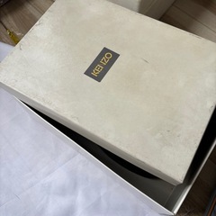 最終値下げ。処分します【KENZO箱付き】黒レザー×赤インナーの個性派パンプス＆シンプル黒ヒール2足セットの画像