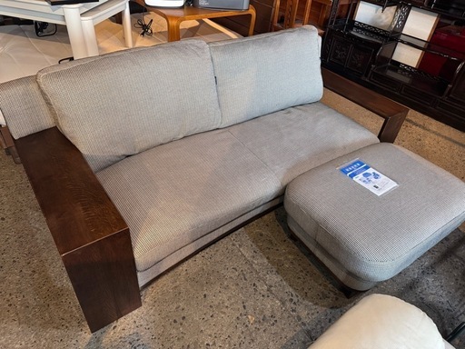 定価30万超　カリモク二人用ソファ