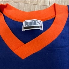 PUMAブルーVネックTシャツ130の画像