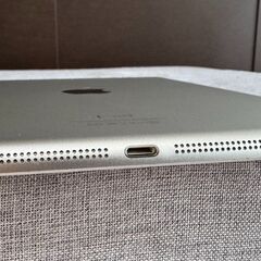 iPad Air  16GB シルバー（Wi-Fiモデル ）Apple タブレットの画像