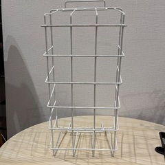 ホワイトのメタルワイヤーストレージバスケット　小物収納カゴの画像