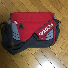 adidas肩掛けバック