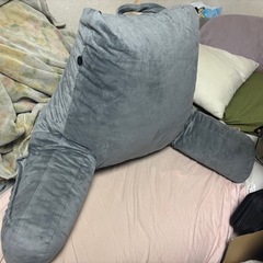 ワンコイン　クッション
誰か持ってって