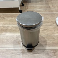IKEA ペダル式ゴミ箱の画像