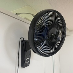 YUASA 壁掛け扇風機｜取り付け金具付きの画像