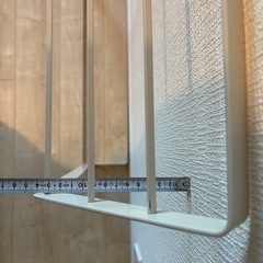 Discount! >> ホワイト　バスタオルハンガー　シンプルデザイン　スチール製の画像