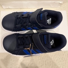 adidasスニーカー  19.0 の画像