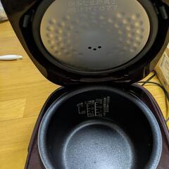 ZOJIRUSHI 3合炊き炊飯器の画像