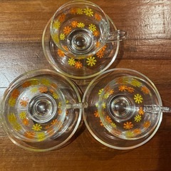 ① ティーカップ＆ソーサー