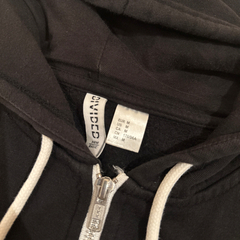 H&M 黒パーカーの画像