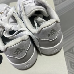 adidasスニーカー19の画像