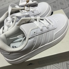 adidasスニーカー19の画像