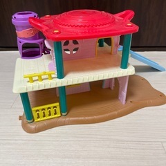 ドールハウスと小物（ここたまハウス）の画像