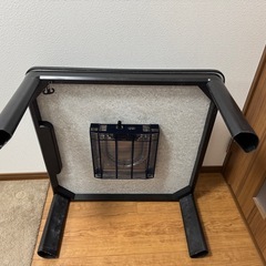 少し大きなテーブルの画像