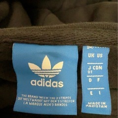 adidas パーカーの画像