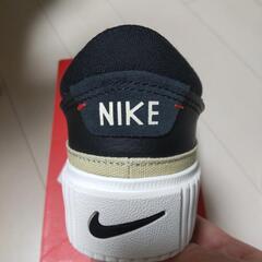 🏳️‍🌈NIKEウイメンズコートレガシーリフトの画像