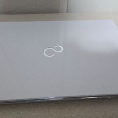 富士通　LIFEBOOK SH75/M　13.3インチノートパソコンの画像