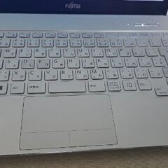 富士通　LIFEBOOK SH75/M　13.3インチノートパソコンの画像