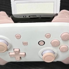 【極美品】おまけ付き Nintendo Switch プロコン　ピンク＆ホワイトカスタムの画像