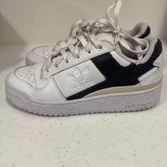 adidas フォーラムボールドの画像
