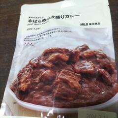牛ばら肉の大盛りカレー