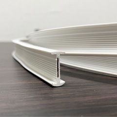 曲がるカーテンレール 自在に曲げられる 約2.5m DIY 間仕切り 目隠し 天井取付可 の画像