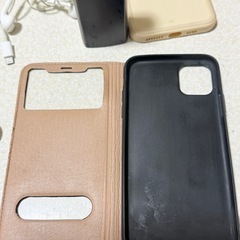 iPhoneグッズ18点、iPhoneケース、イヤホンなどの画像
