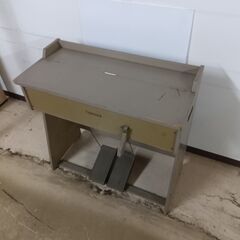 昭和レトロ YAMAHA ヤマハ アップライトピアノ 足踏みピアノ 電源不要 現状品の画像