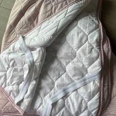 羽毛布団と夏用マットレスは無料です。の画像