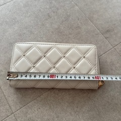 財布 キルティング ホワイト 長財布の画像