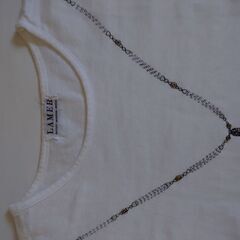 白いシャツの画像