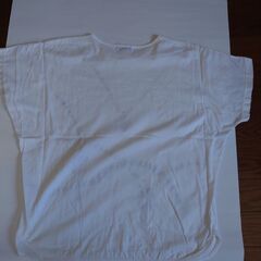 白いシャツの画像