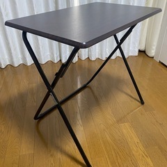 ニトリ　軽量・折りたたみデスク　　の画像