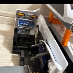 ビックに変形「デカパトロールカー亅の画像