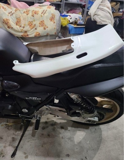 nc39 spec3 , nc42前期　ハネテールカウル（穴有り）