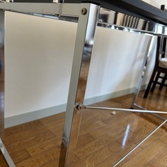 デスク2つの画像