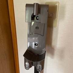 山善ダイソンスティッククリーナースタンドの画像