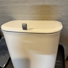 LYNLOO キッチン ゴミ箱 ひっかけ ぶら下げごみ箱 9L 壁掛けゴミ箱 キッチン 密閉 消臭 食器棚/バスルーム/ベッドルーム/オフィス/トイレ/車内用の画像