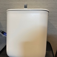 LYNLOO キッチン ゴミ箱 ひっかけ ぶら下げごみ箱 9L 壁掛けゴミ箱 キッチン 密閉 消臭 食器棚/バスルーム/ベッドルーム/オフィス/トイレ/車内用の画像