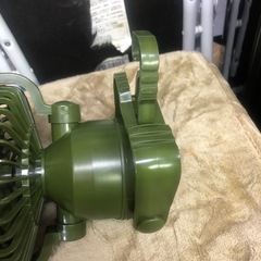 NO:3698 値下げ‼️ライト付き掛け扇風機❣️超お買い得品‼️の画像