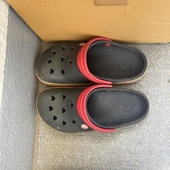 crocs サンタルの画像