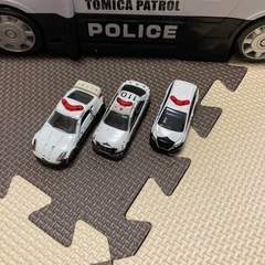 ビックに変形「デカパトロールカー亅の画像