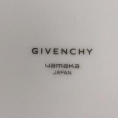 0617-108 GIVENCHY の画像