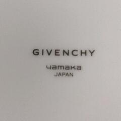 0617-112 GIVENCHY の画像