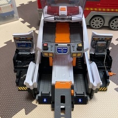 ビックに変形「デカパトロールカー亅の画像
