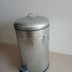 美品　ゴミ箱 ダストボックス 容量12L  ペダル式 ラウンド ...